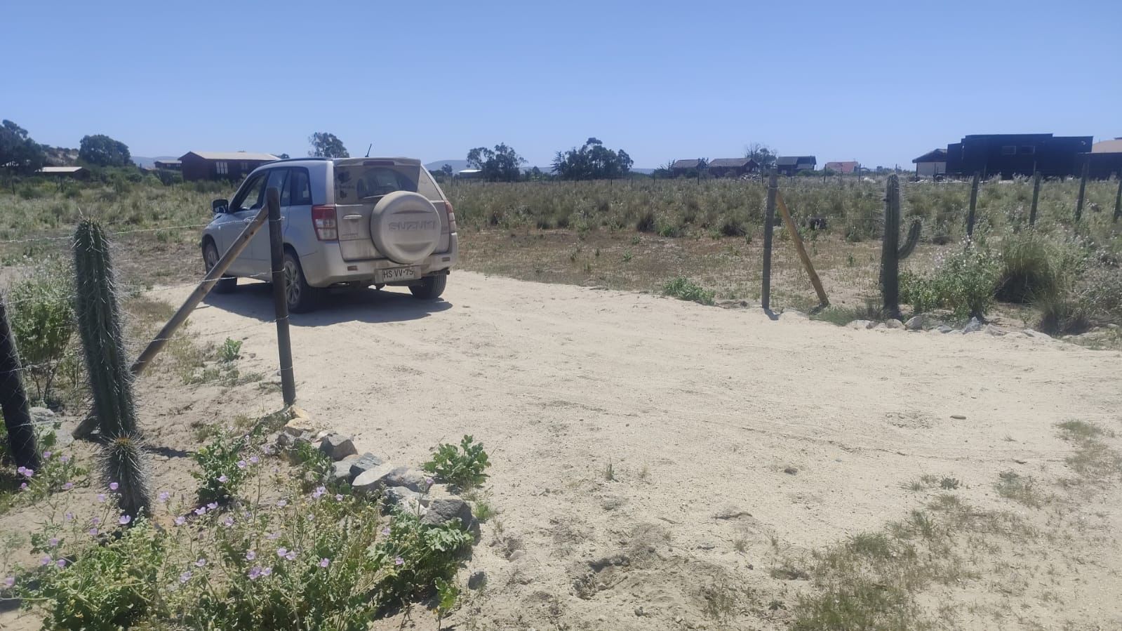 Acceso y cerco de la parcela del plano
